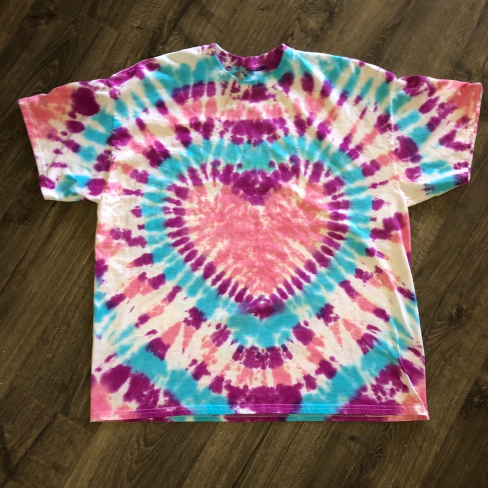 NEW Adult tie dye heart T-shirt